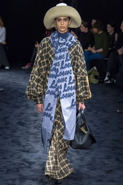 Look 29